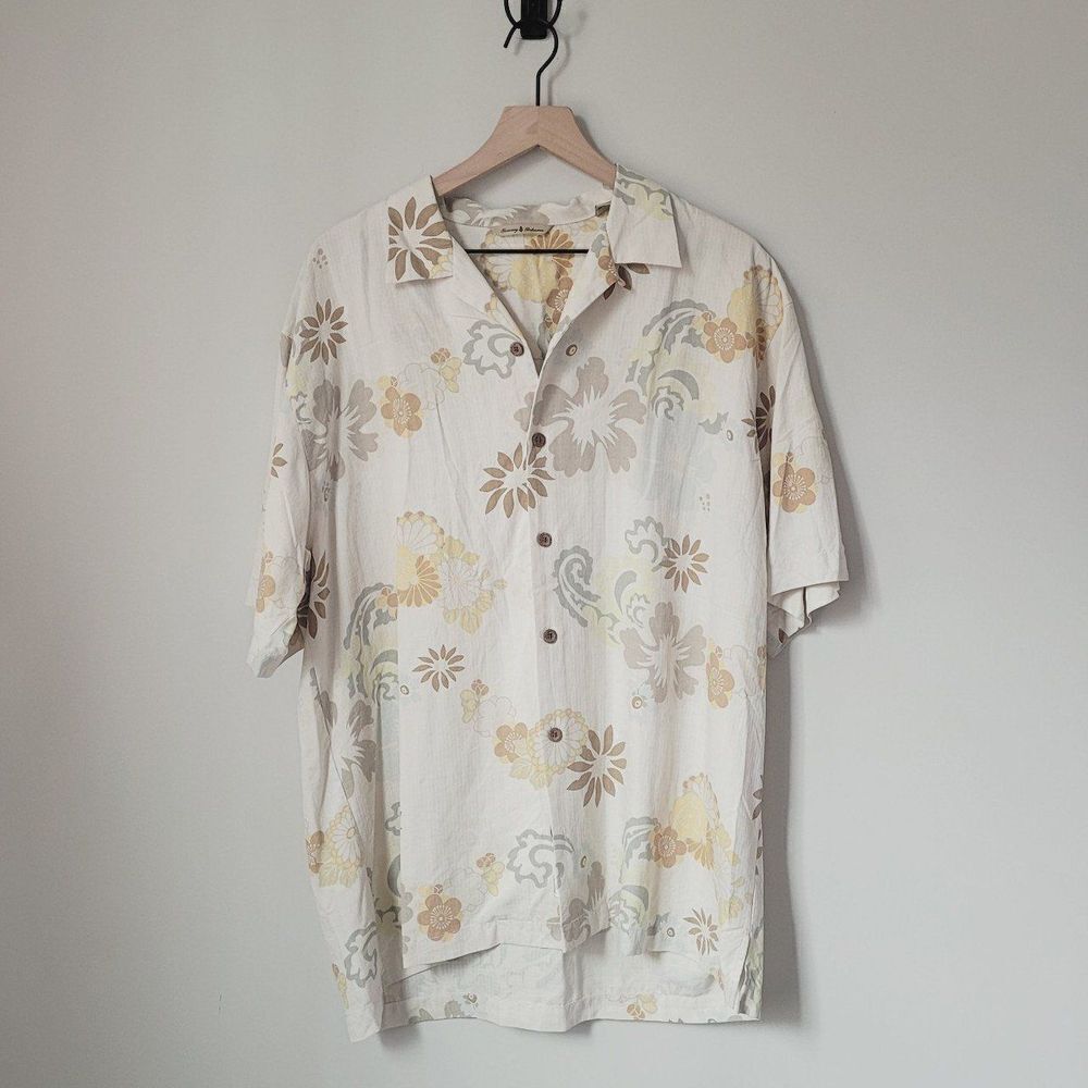 Tommy Bahama Floral Neutral Color Button Down Short Sleeve Shirt Size Large